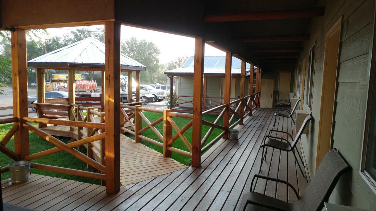 Broadus Sagebrush Inn & Suites מראה חיצוני תמונה